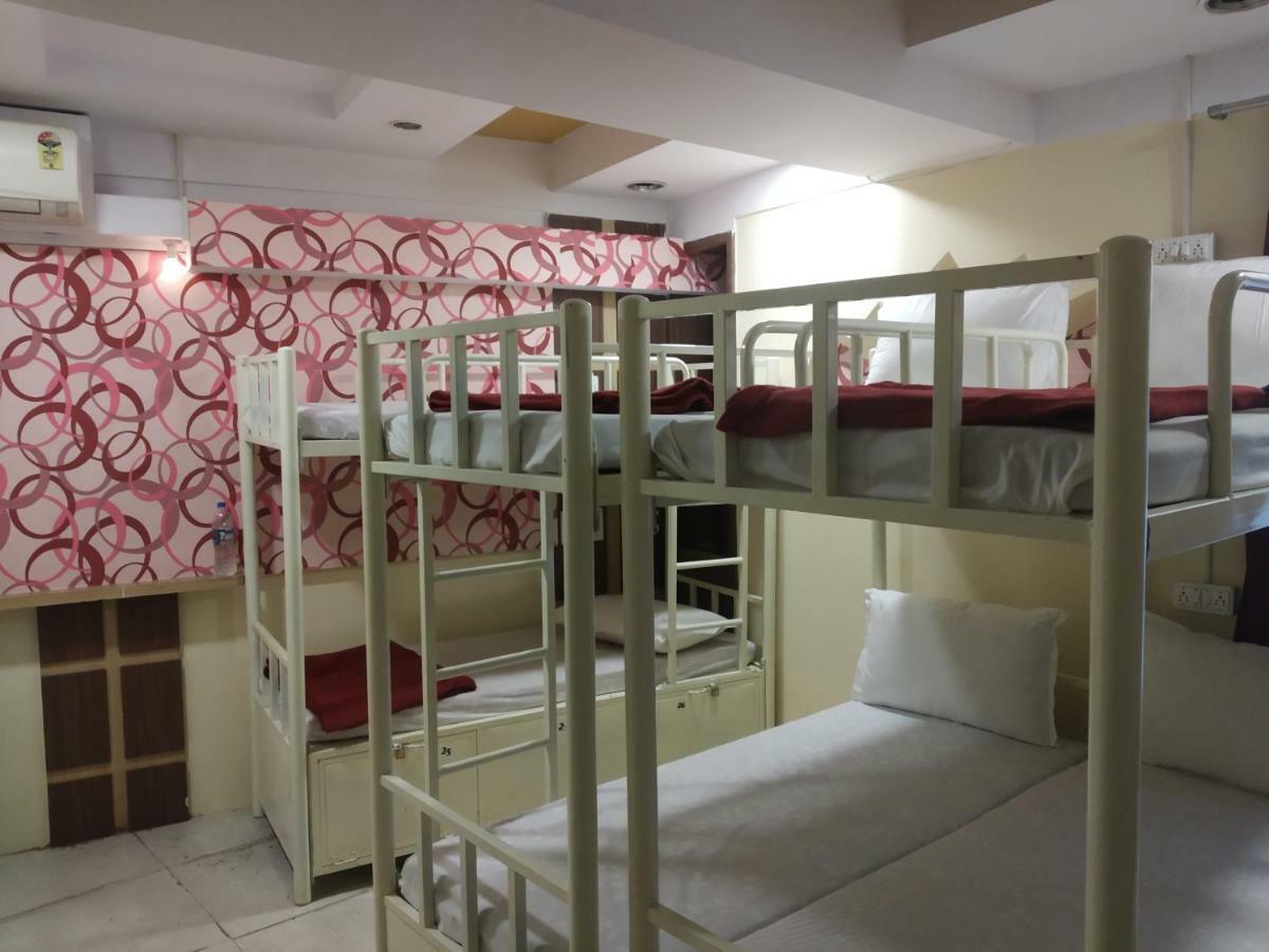 Bandra Dormitory Only For Indian Male - Mumbai