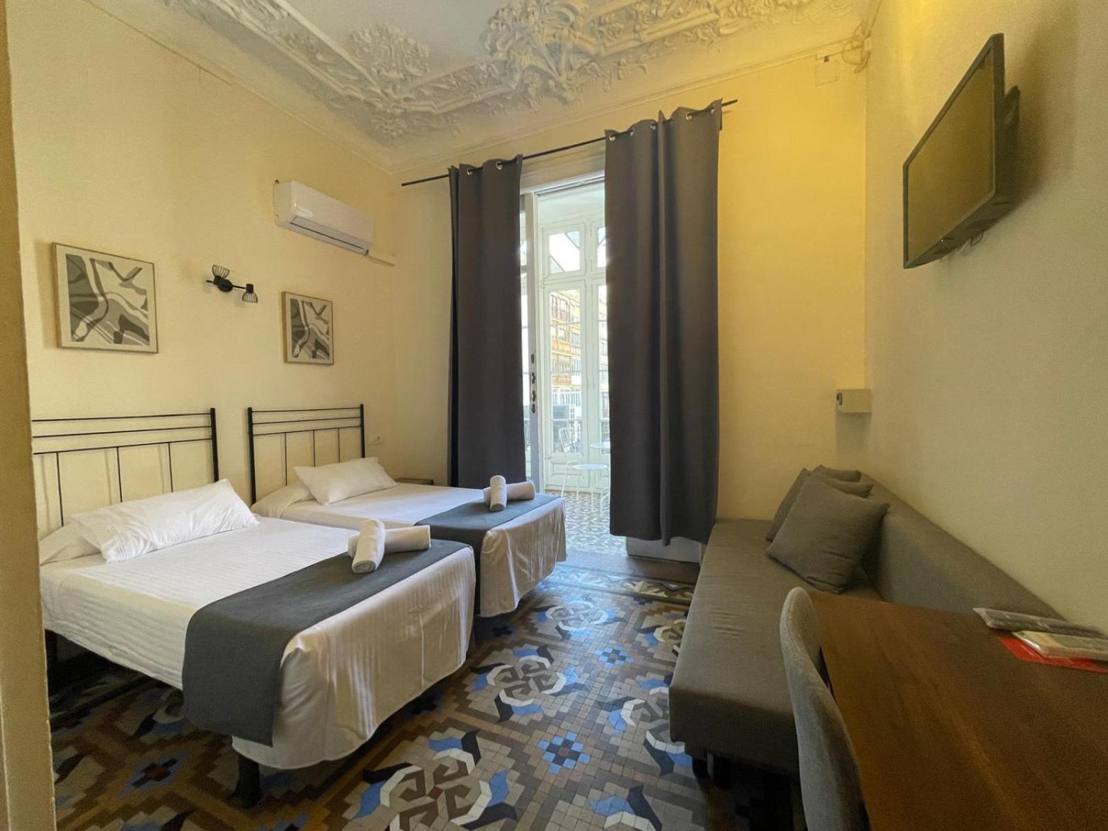 Hostal Balmes Centro