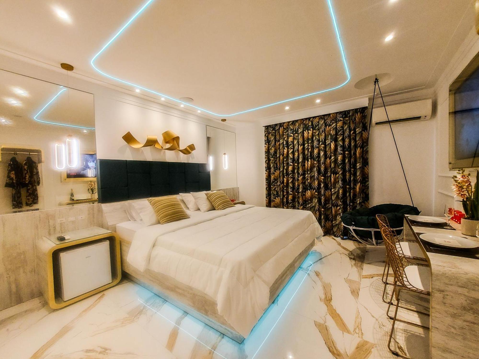 Gloria Plaza Hotel (Adults Only)