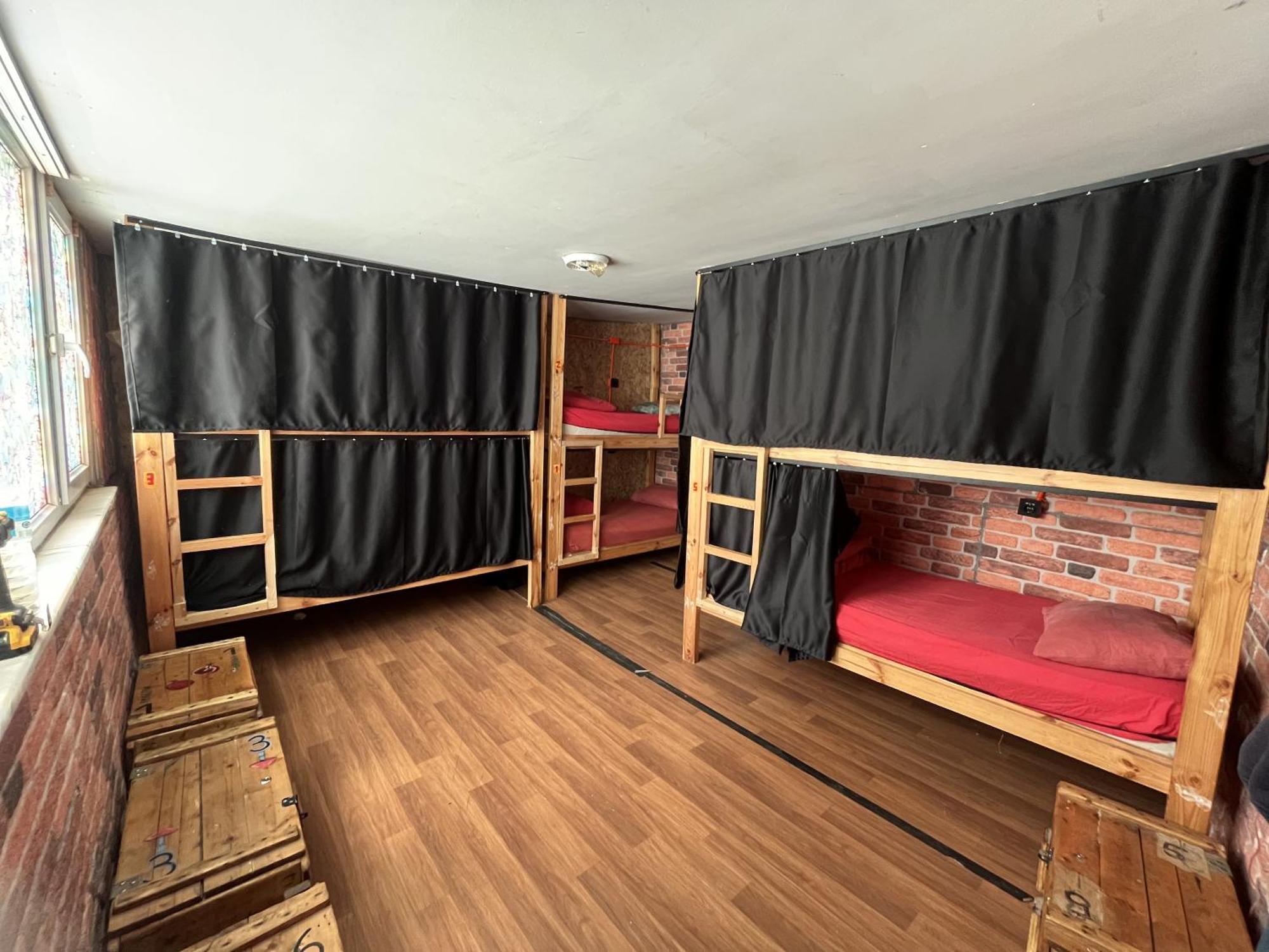 Lola Backpacker'S Hostel