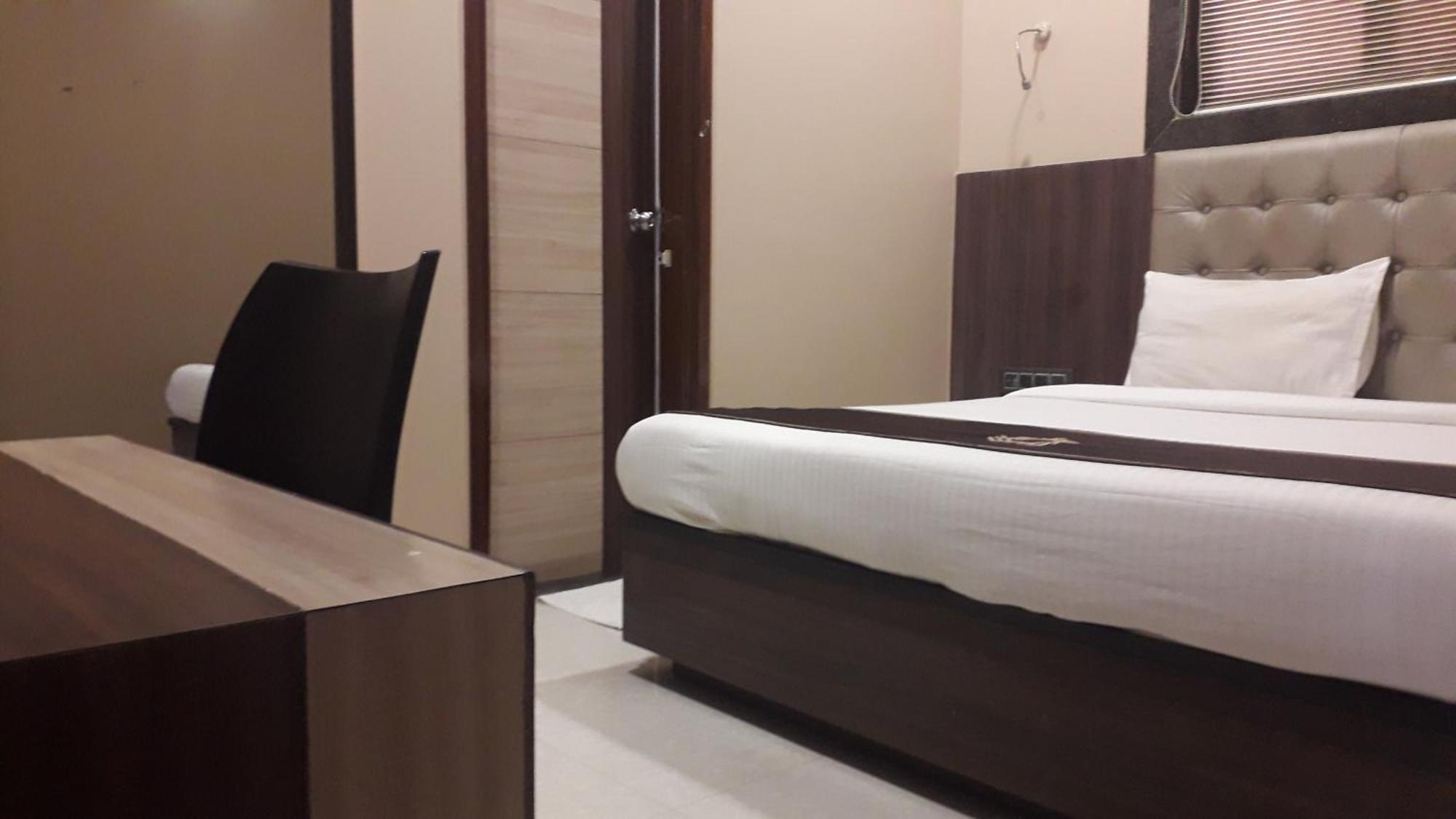 Shine Hospitality Crown Hotel - Mumbai
