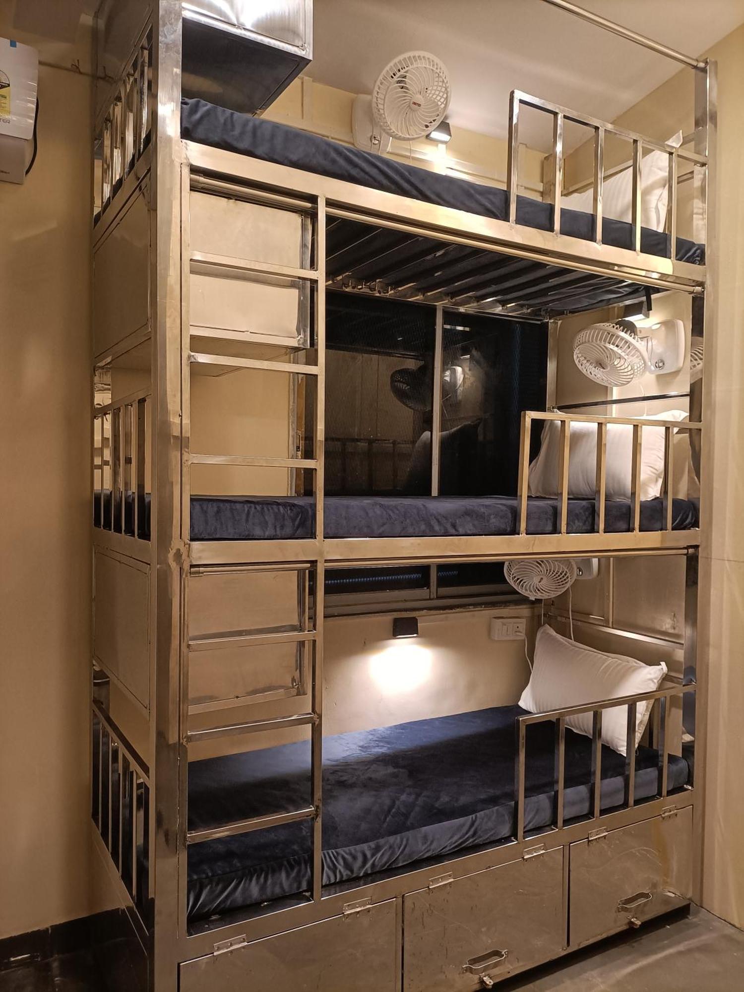 The Aroma Backpackers Hostel - Mumbai