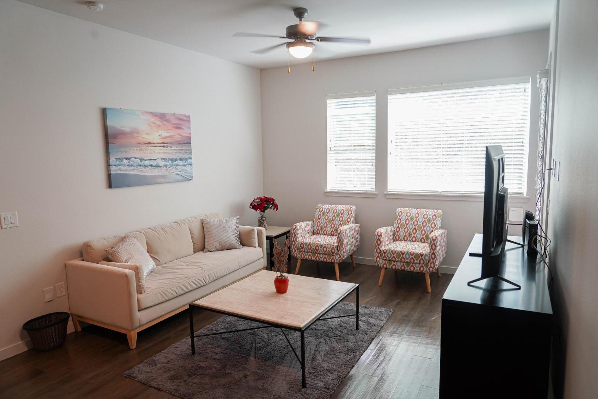 Luxury Designed 2 Bedrooms Part Hotel In Woodland Hills Ca - Los Angeles