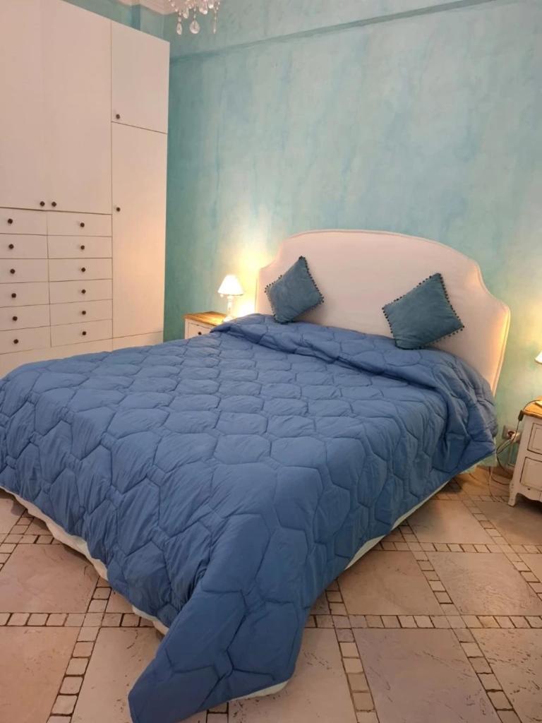 Le Chat Bleu