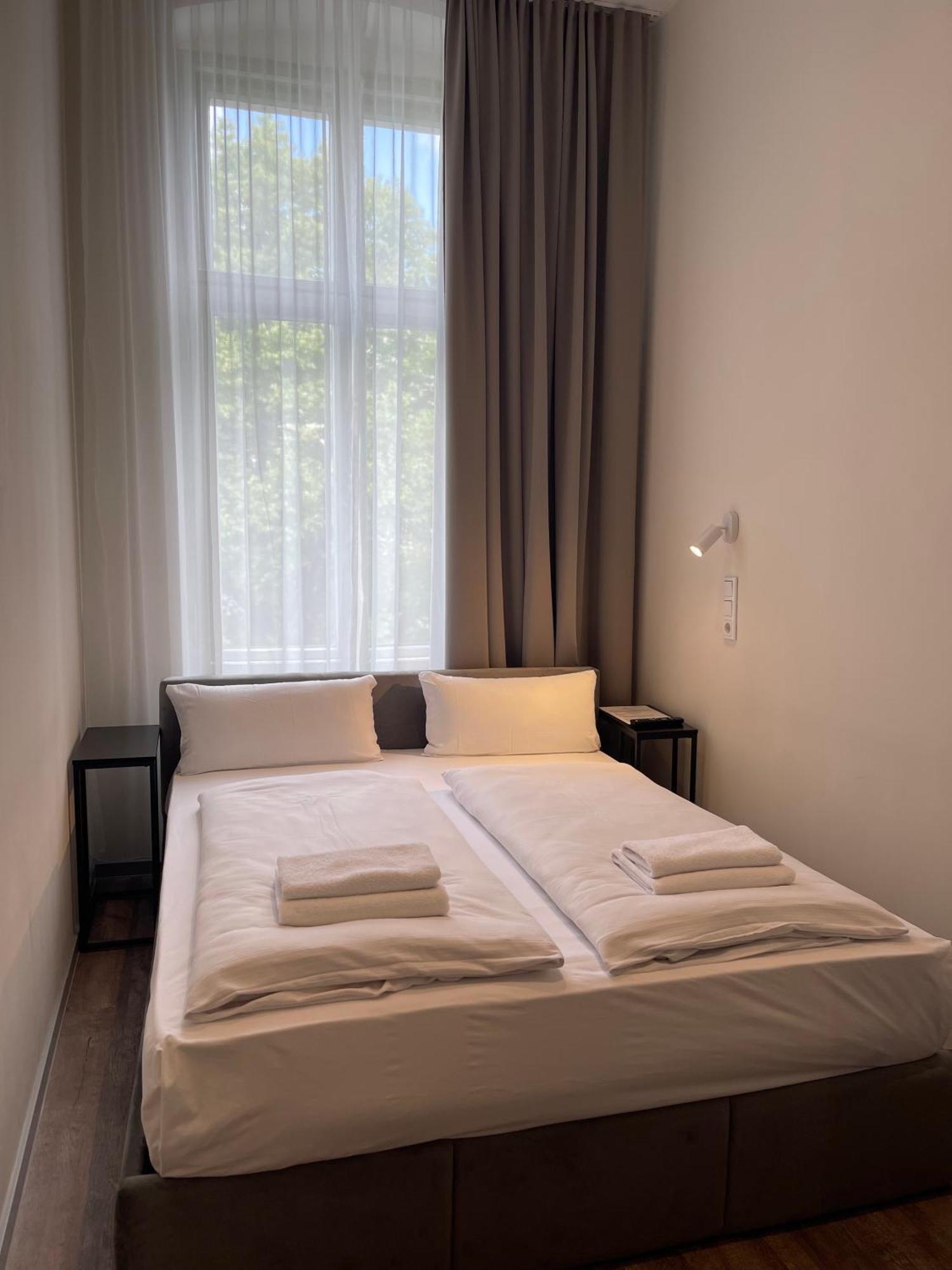 Motel Blue - Minimalist Boutique Hotel