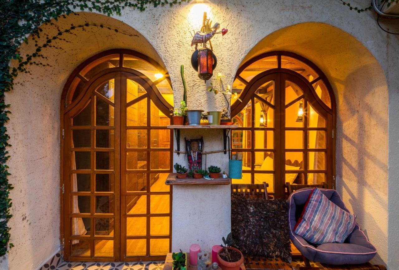Saffronstays Birdsong - 3Br Pet-Friendly Villa With Lawns, Treetop Terraces, Gazebo Dining & Tennis Court - Mumbai