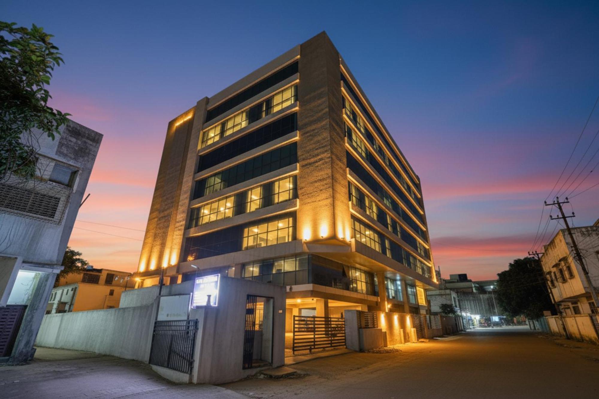 Fabhotel Royal International - Nr Mumbai International Airport