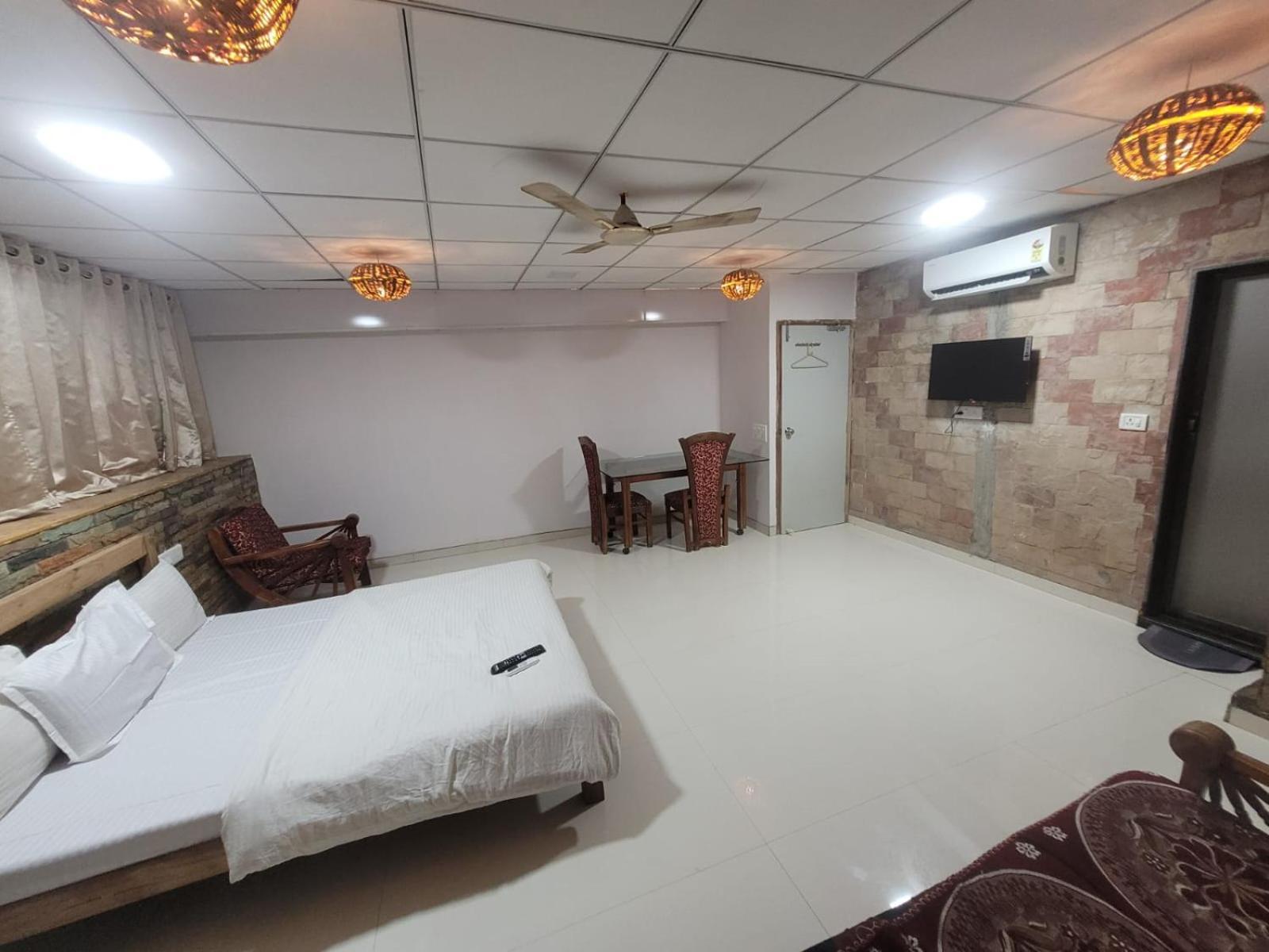 Agrawal Bhavan Budget Stay Only For Indians