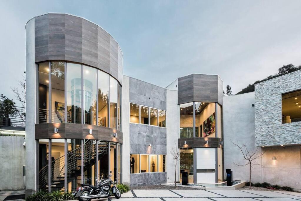 Chantilly Lace - Los Angeles