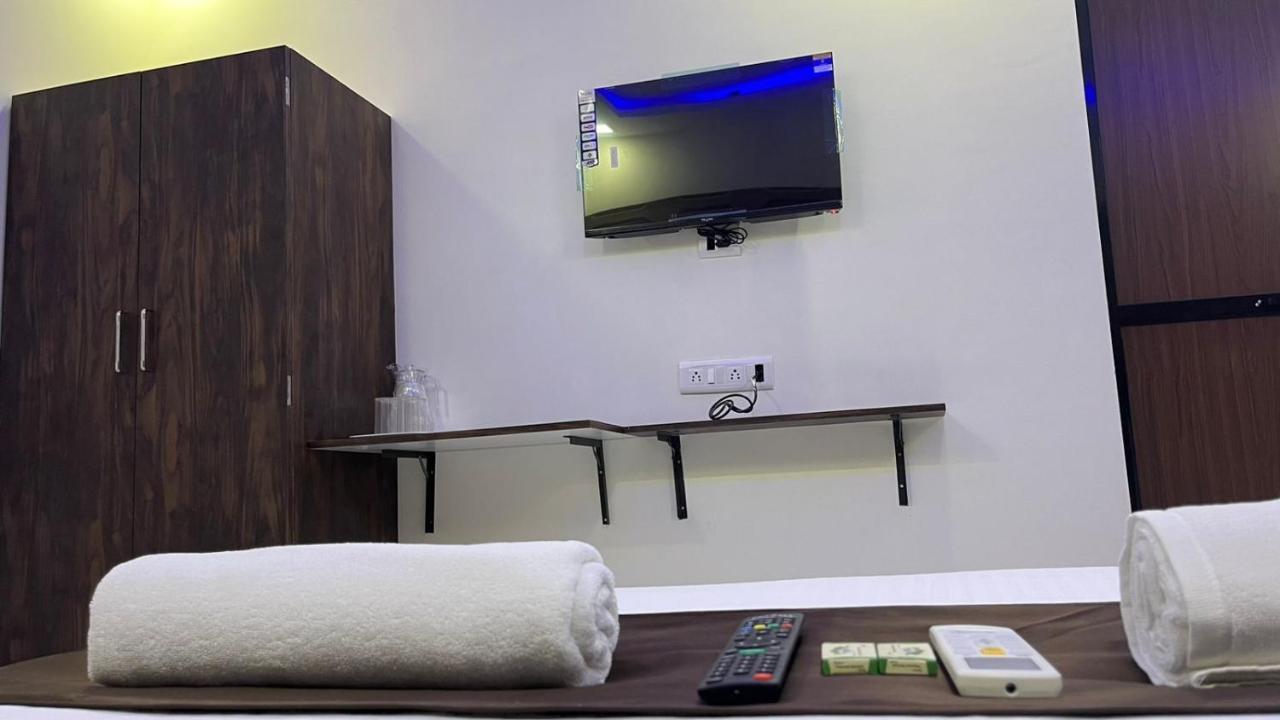 Hotel Plaza Rooms - Prabhadevi Dadar - Mumbai