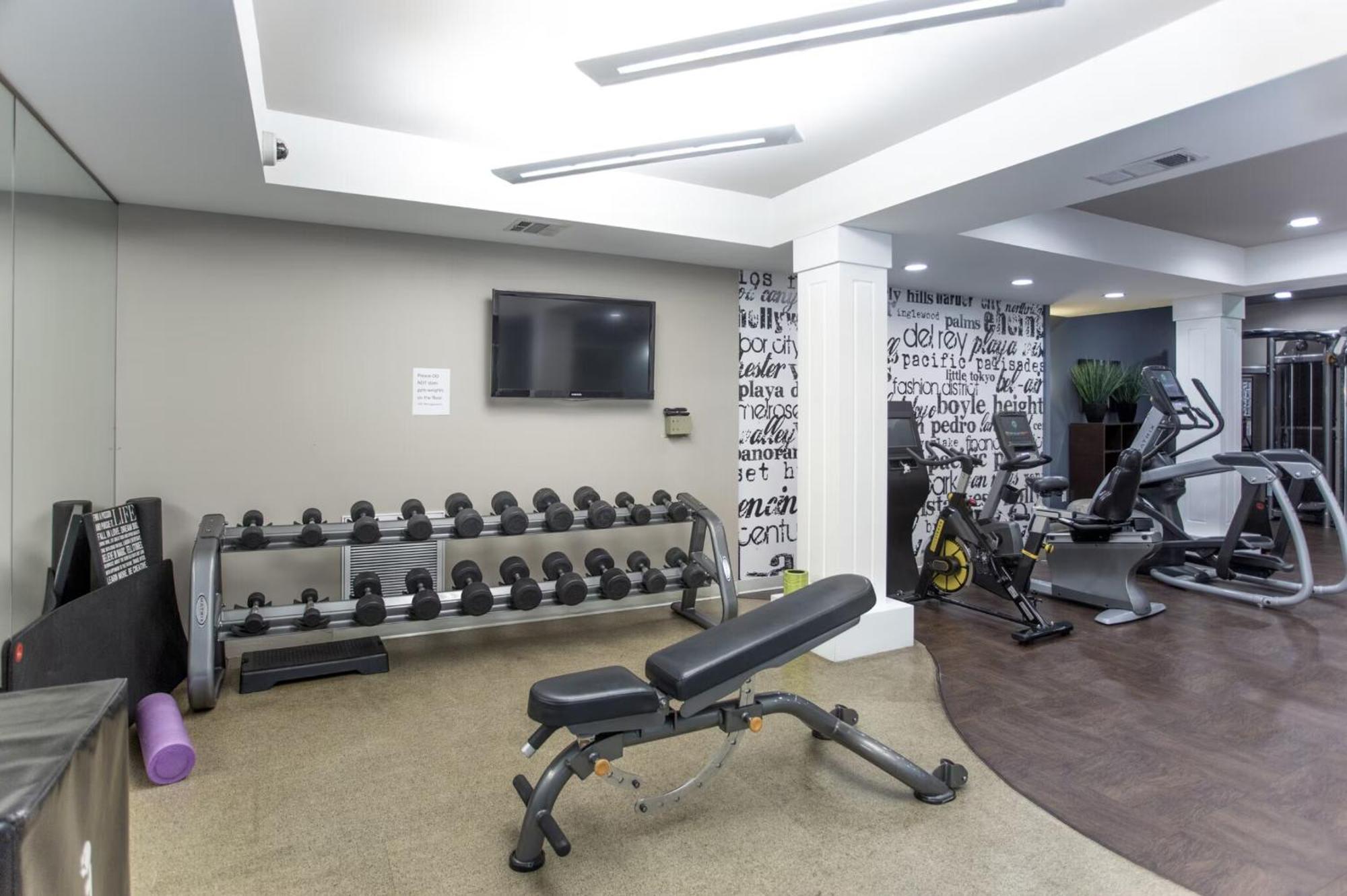Beverly Hills Chic 2 Bed 2Bath With Patio And Parking 309