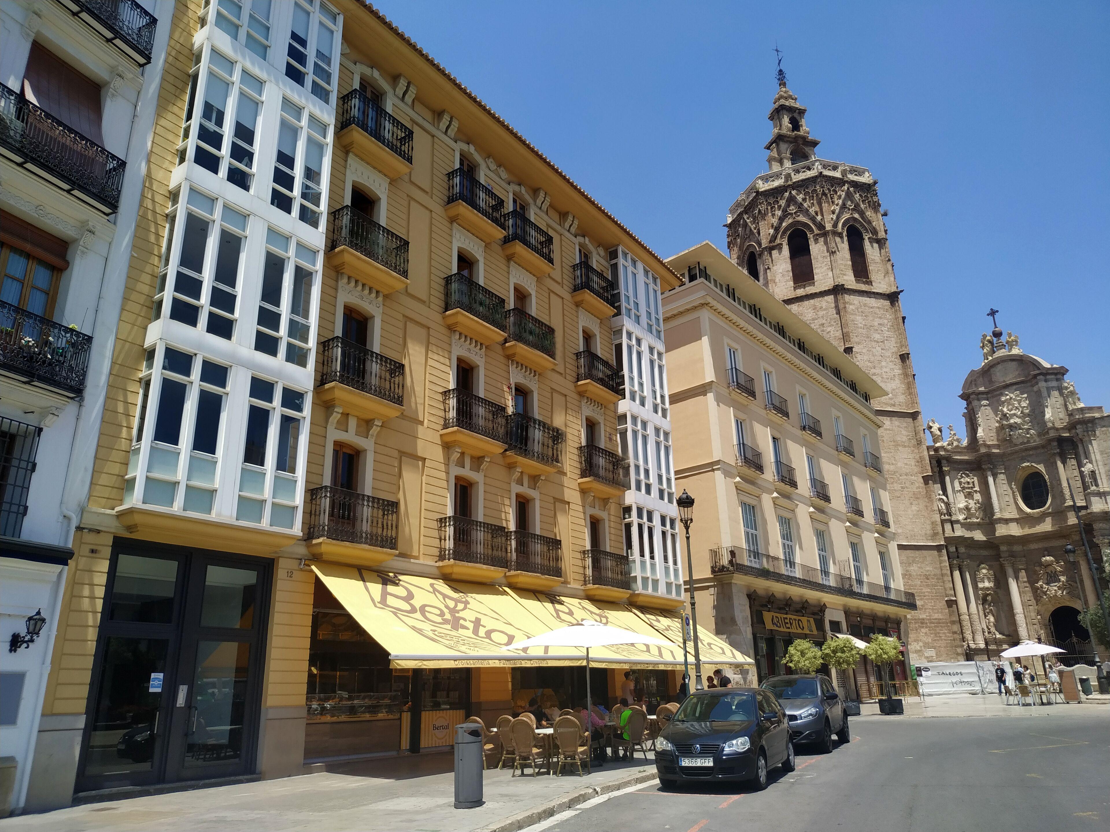 Flats Friends Plaza De La Reina
