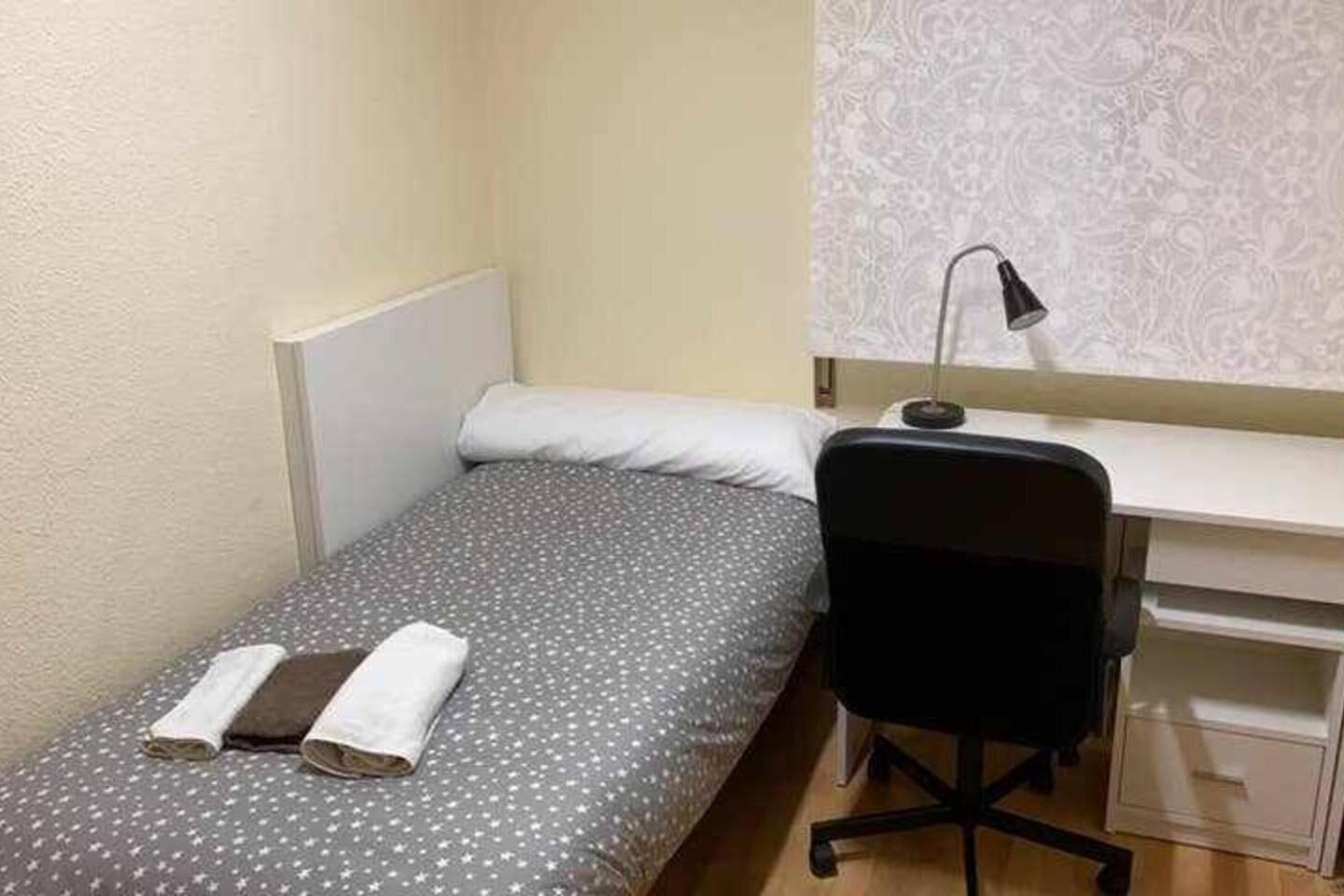 Residencia 12 Octubre Bed & Breakfast - Madrid